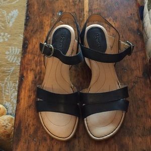 Born size 8.5 Black Comfort Sandals